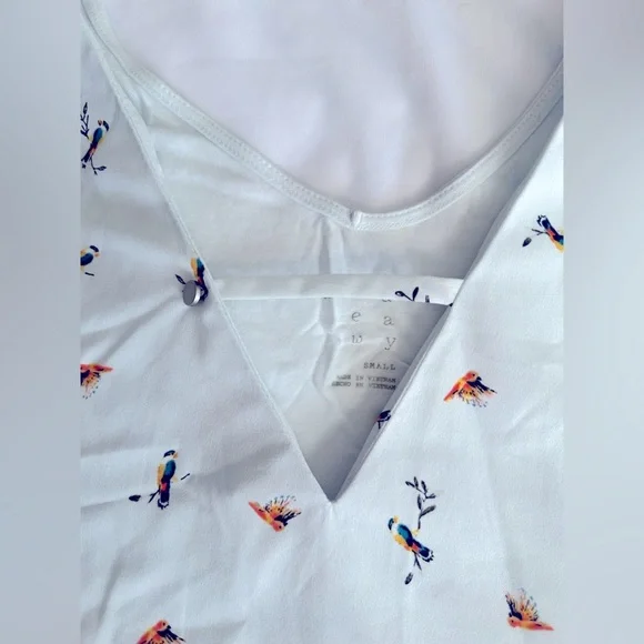 Women’s small short sleeve top with bird print - Picture 3 of 4